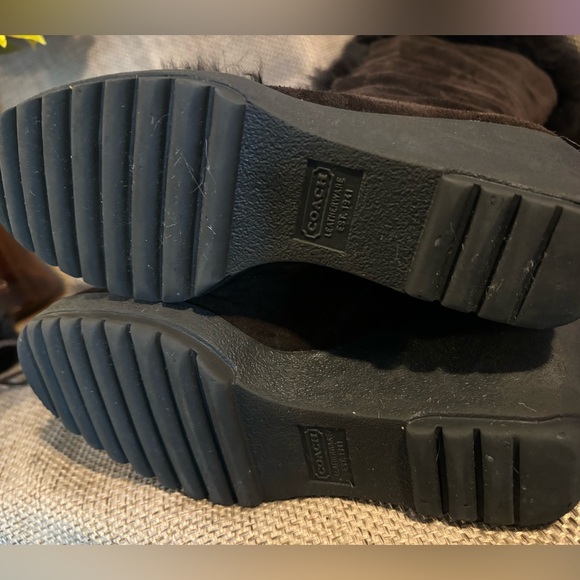 Coach 7.5B knee high brown suede boots with rabbit fur trim, good used condition - Picture 4 of 6